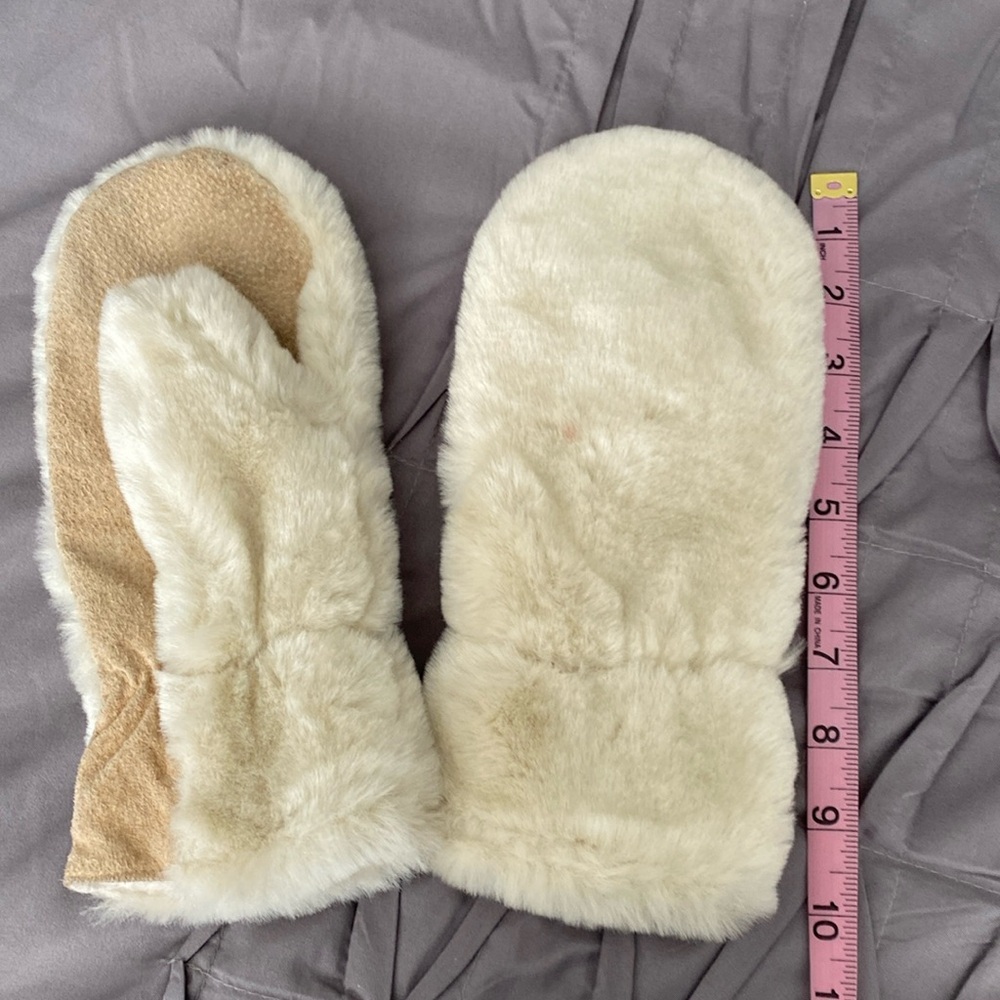 Vintage Wilson Leather cream fur mittens Size S/M